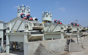 ?？?000噸石英砂現(xiàn)場