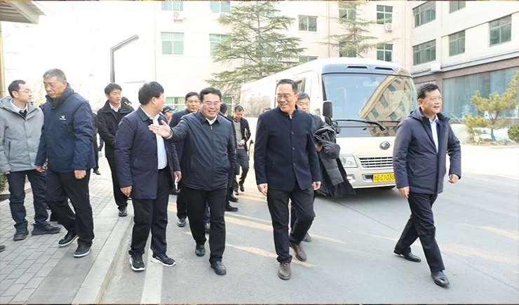 熱烈歡迎新鄉(xiāng)學(xué)院領(lǐng)導(dǎo)團深入高服公司調(diào)研，共繪校企合作藍圖