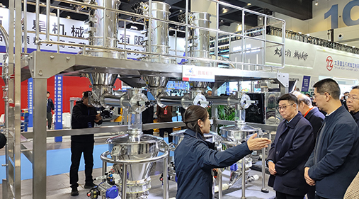 高服以“智能篩分系統(tǒng)+防爆解決方案”雙引擎驅(qū)動(dòng)制造業(yè)升級(jí)，獲工信部領(lǐng)導(dǎo)現(xiàn)場(chǎng)點(diǎn)贊